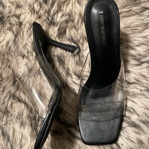 Outing heels - Picture 3 of 3